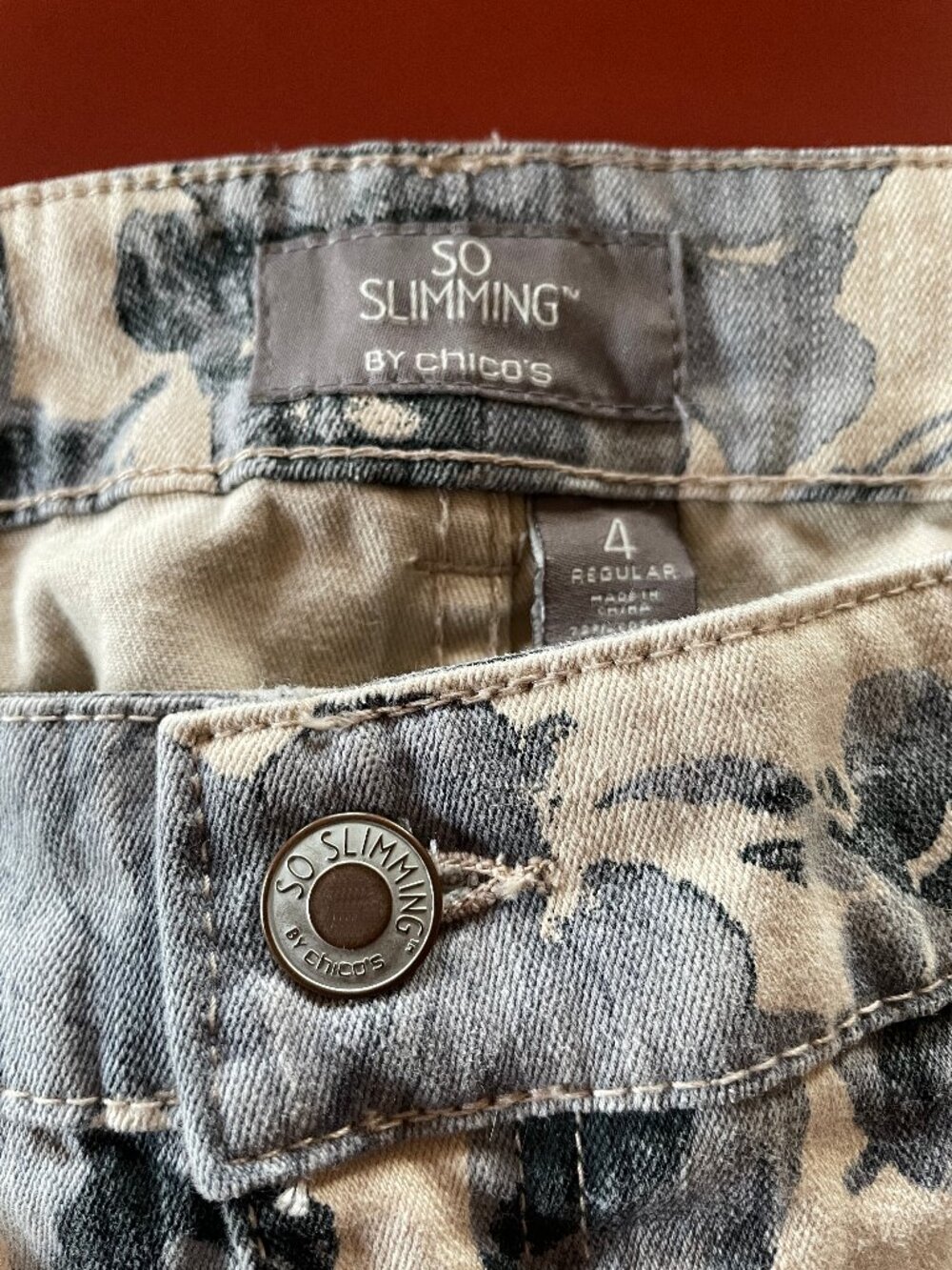 Chico's Stretch Denim Pants w/ Floral Print size 20/22 (Chico's 4) So Slimming - Picture 4 of 16